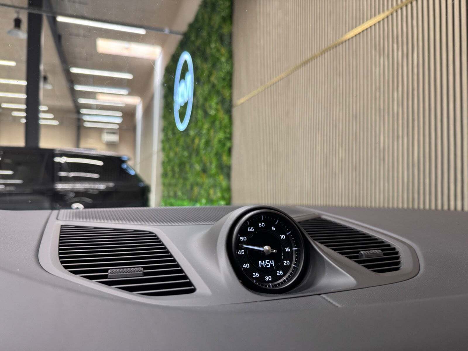 Grå Porsche Cayenne fra 2026