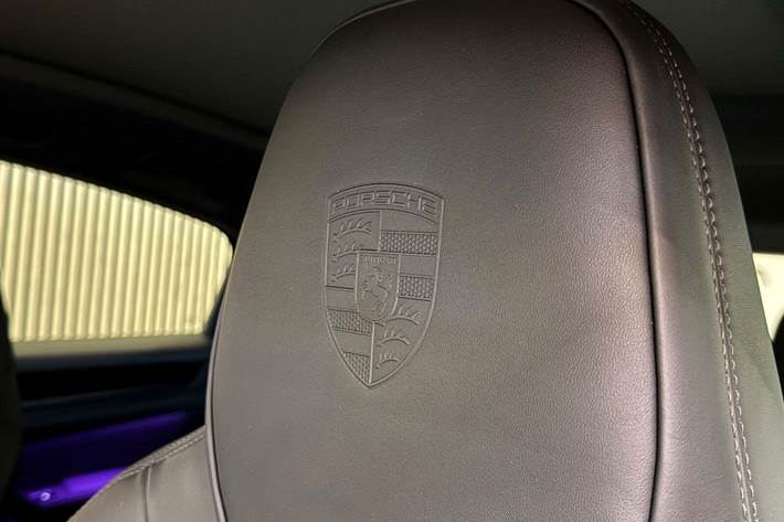 Grå Porsche Cayenne fra 2026