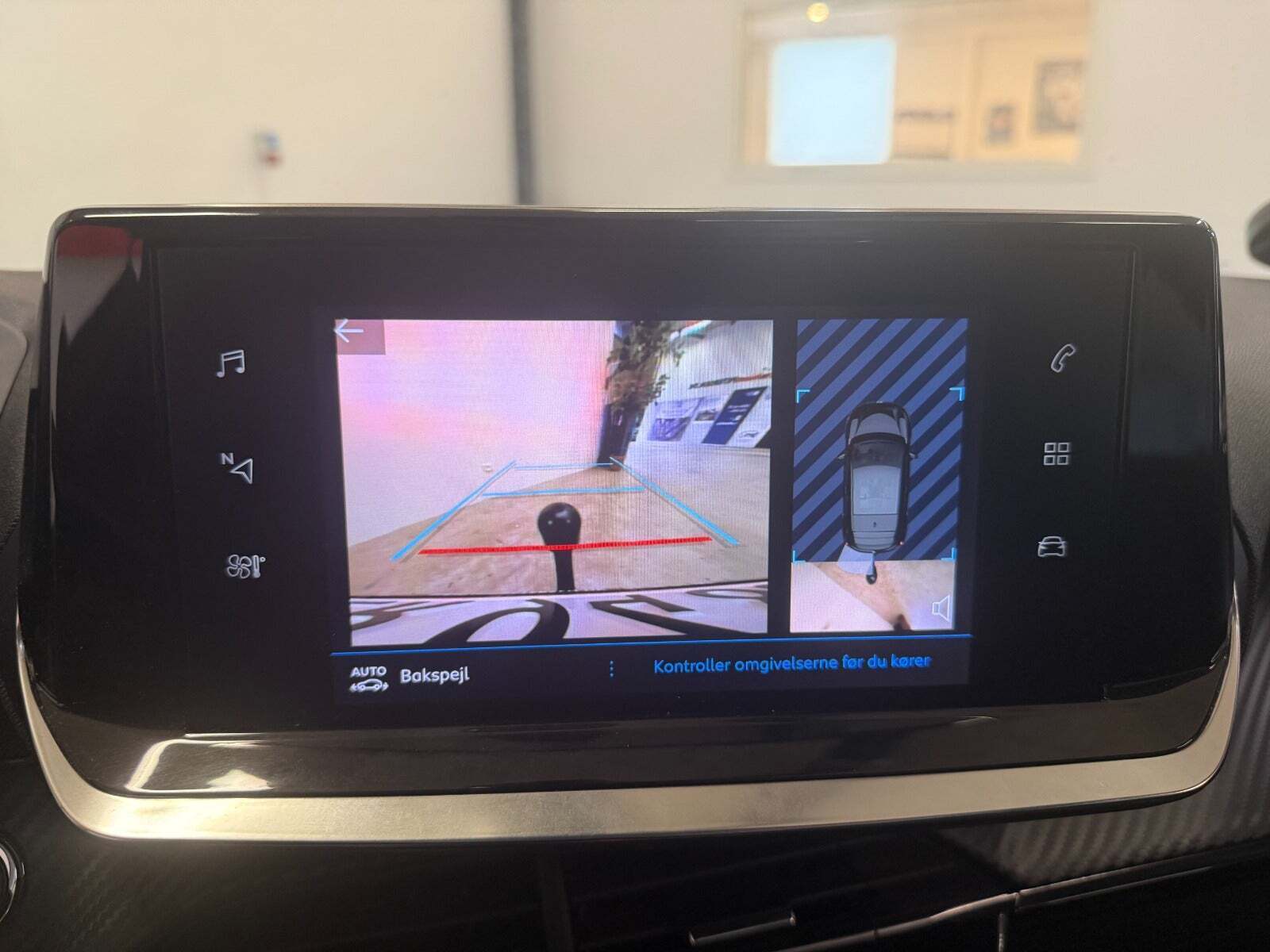 Gul Peugeot 208 fra 2020