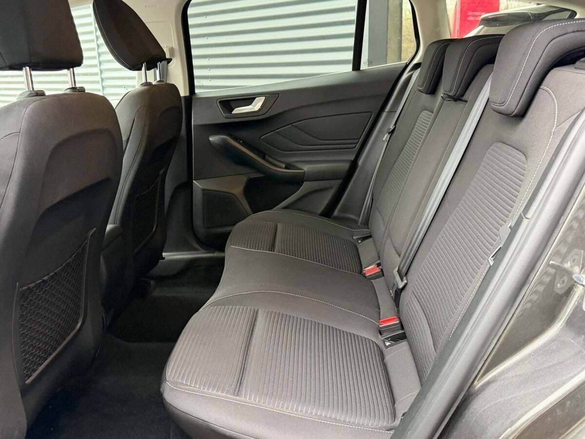 Grå Ford Focus fra 2022