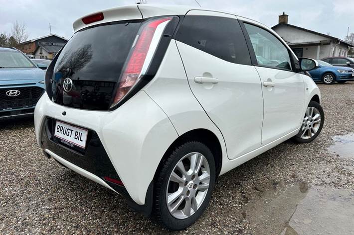 Hvid Toyota Aygo fra 2018
