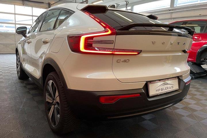 Hvid Volvo C40 fra 2023