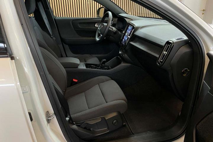 Hvid Volvo C40 fra 2023