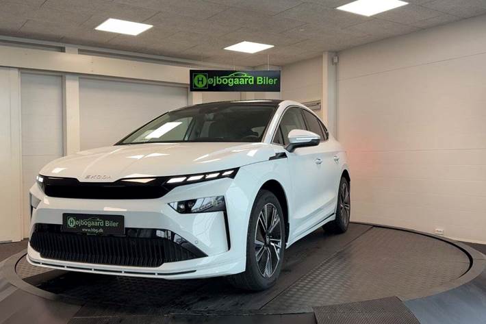 Hvid Skoda Enyaq fra 2026 set udefra