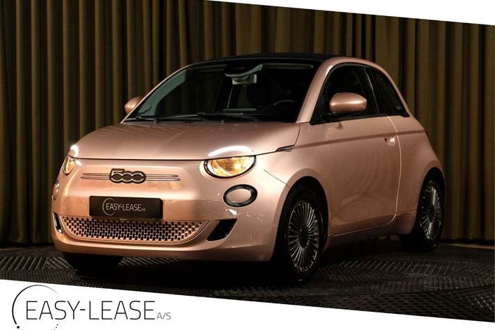 Rød Fiat 500e fra 2023 set udefra