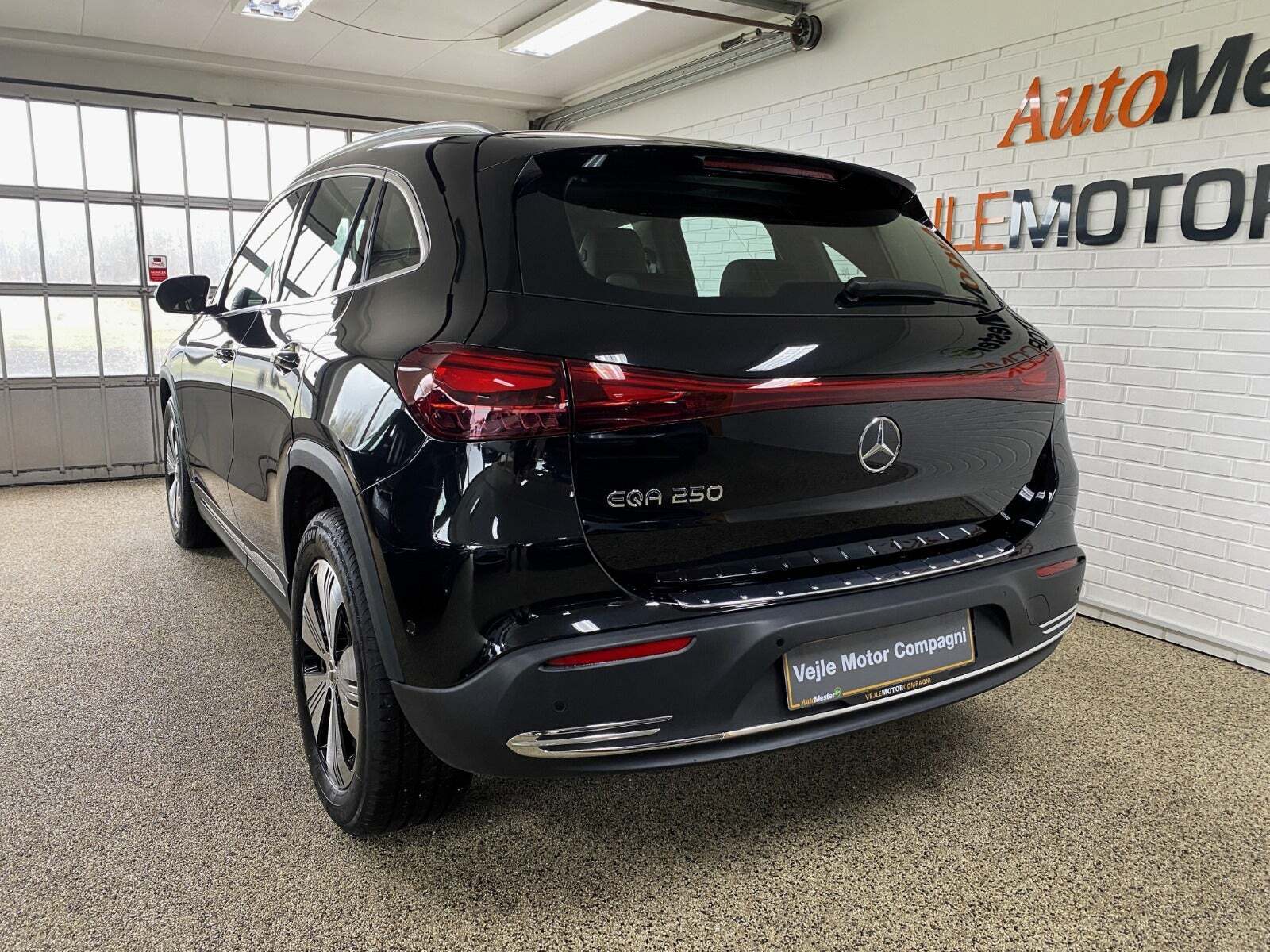 Sort Mercedes EQA250 fra 2024