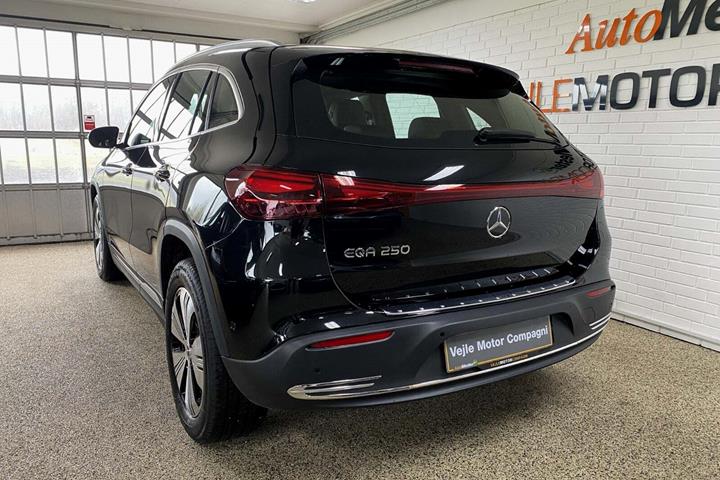 Sort Mercedes EQA250 fra 2024