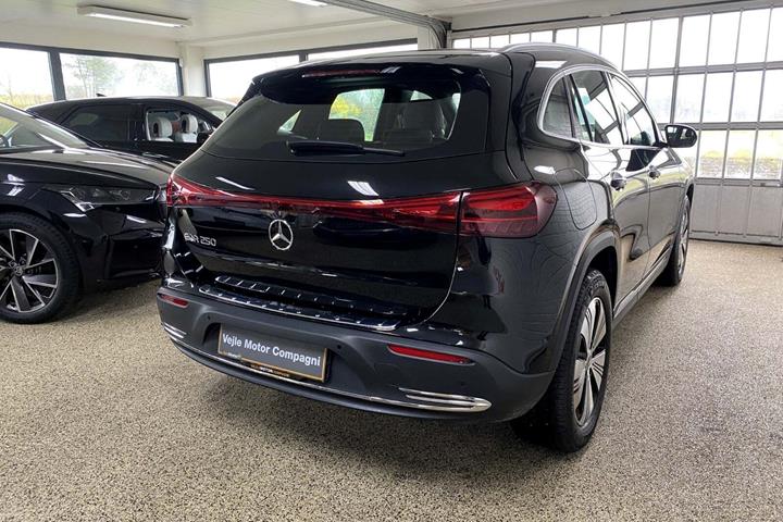 Sort Mercedes EQA250 fra 2024