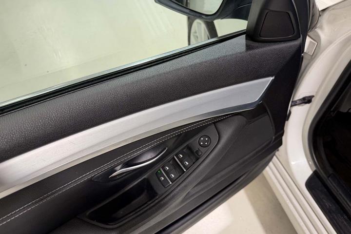 Hvid BMW 530d fra 2013