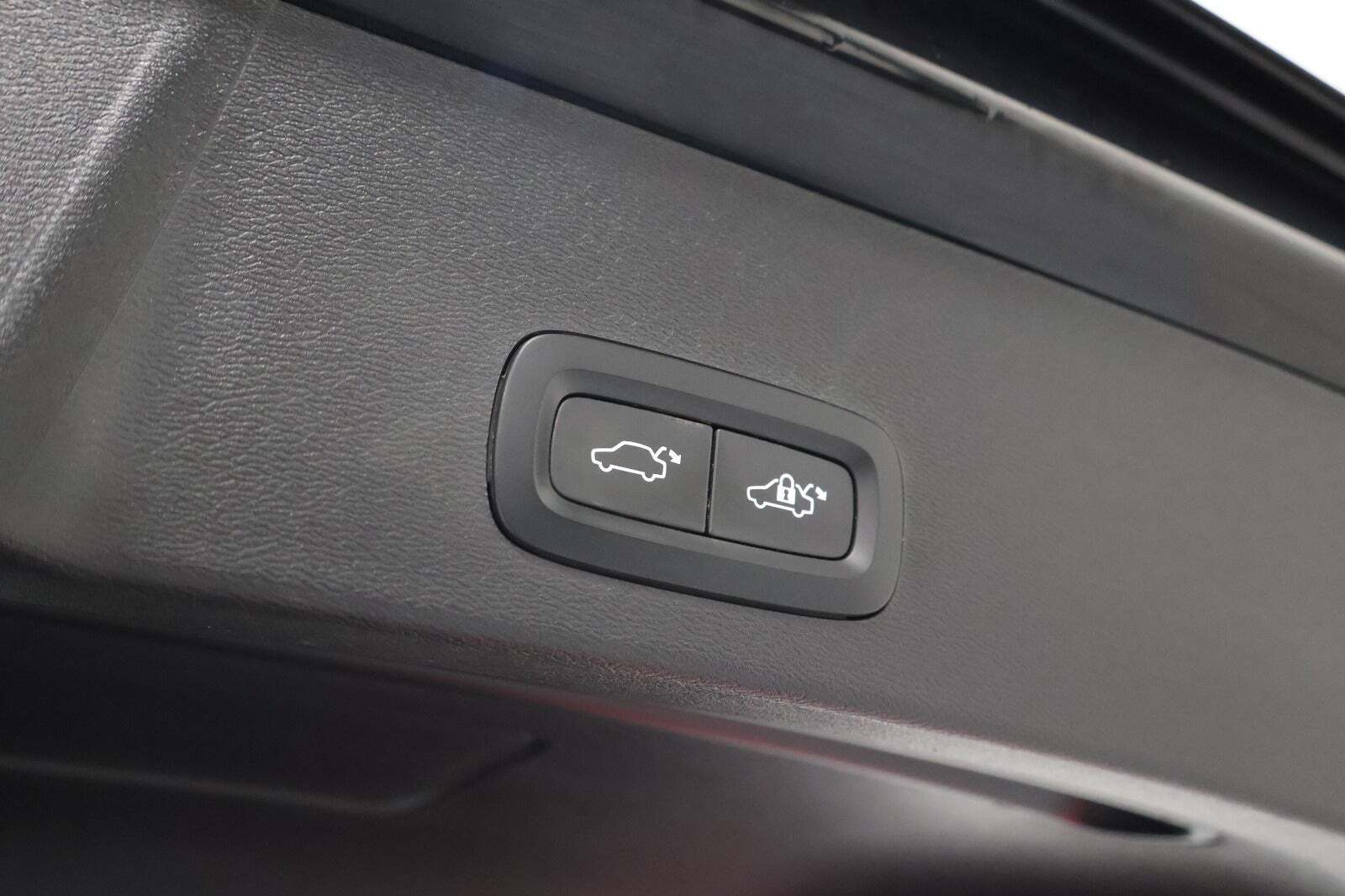 Sort Volvo XC40 fra 2023