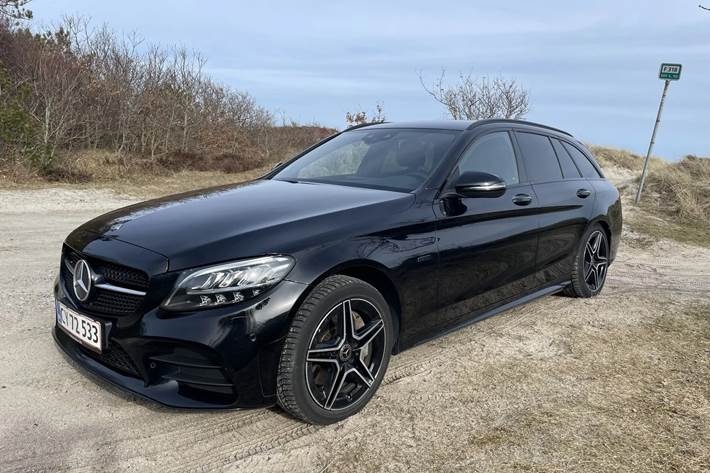 Sort Mercedes C300 de fra 2021