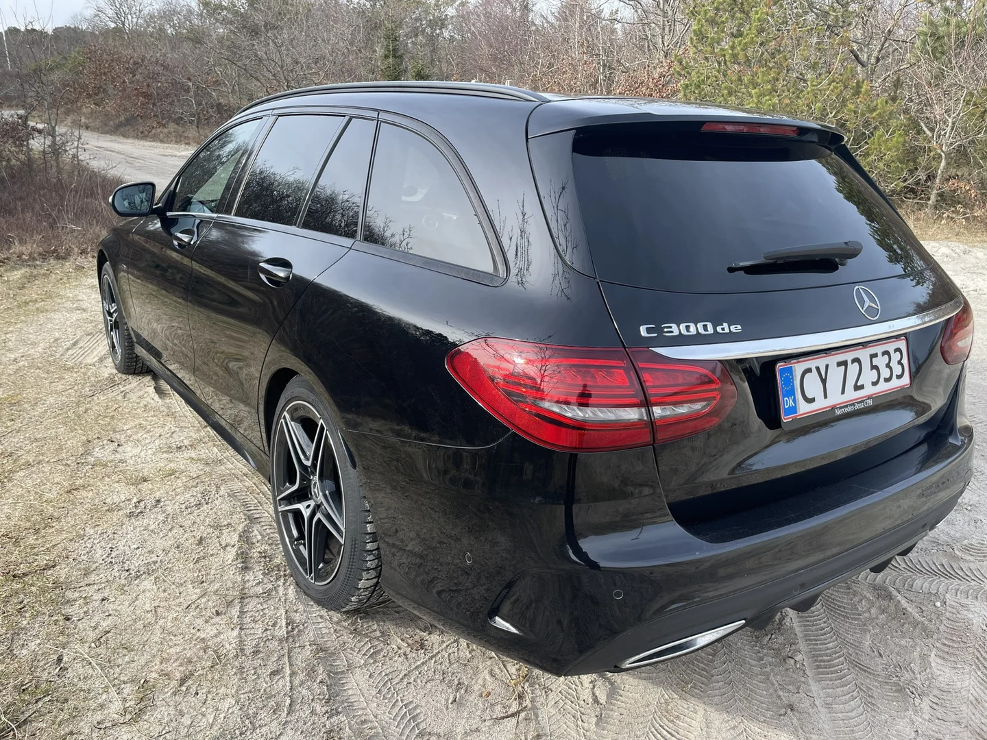 Sort Mercedes C300 de fra 2021