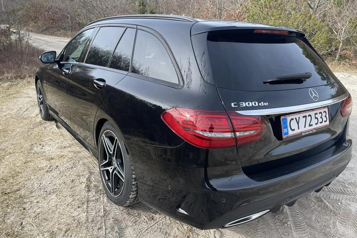 Sort Mercedes C300 de fra 2021