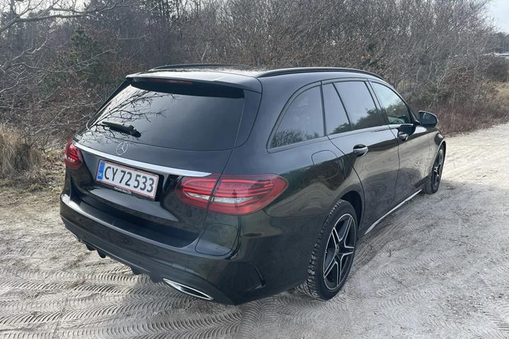 Sort Mercedes C300 de fra 2021