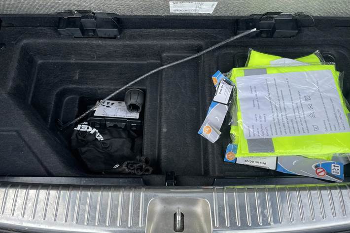 Sort Mercedes C300 de fra 2021