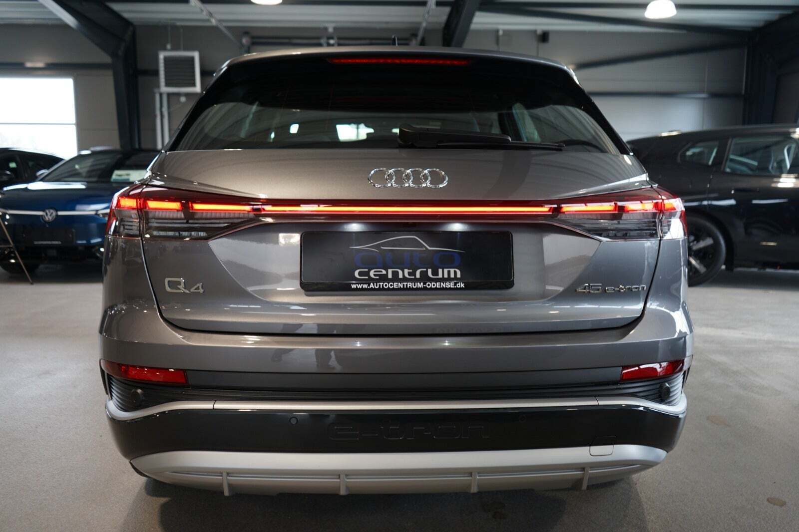 Grå Audi Q4 e-tron fra 2025