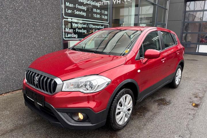 Rød Suzuki S-Cross fra 2016 set udefra