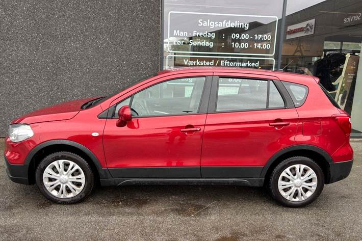 Rød Suzuki S-Cross fra 2016