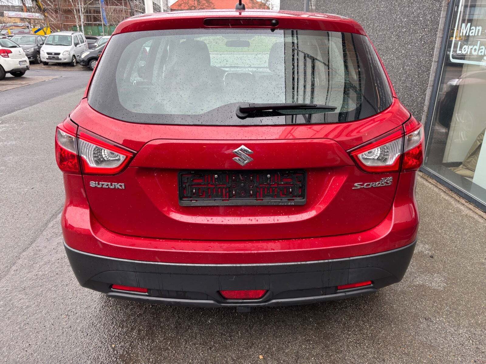 Rød Suzuki S-Cross fra 2016