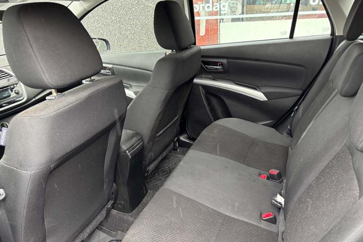 Rød Suzuki S-Cross fra 2016