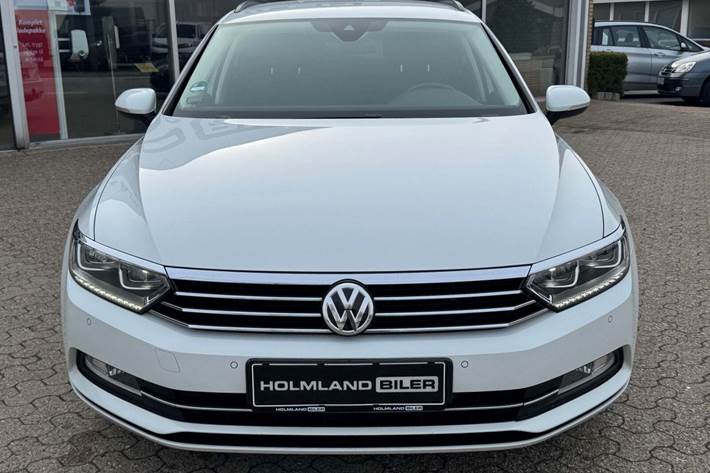 Hvid VW Passat fra 2017