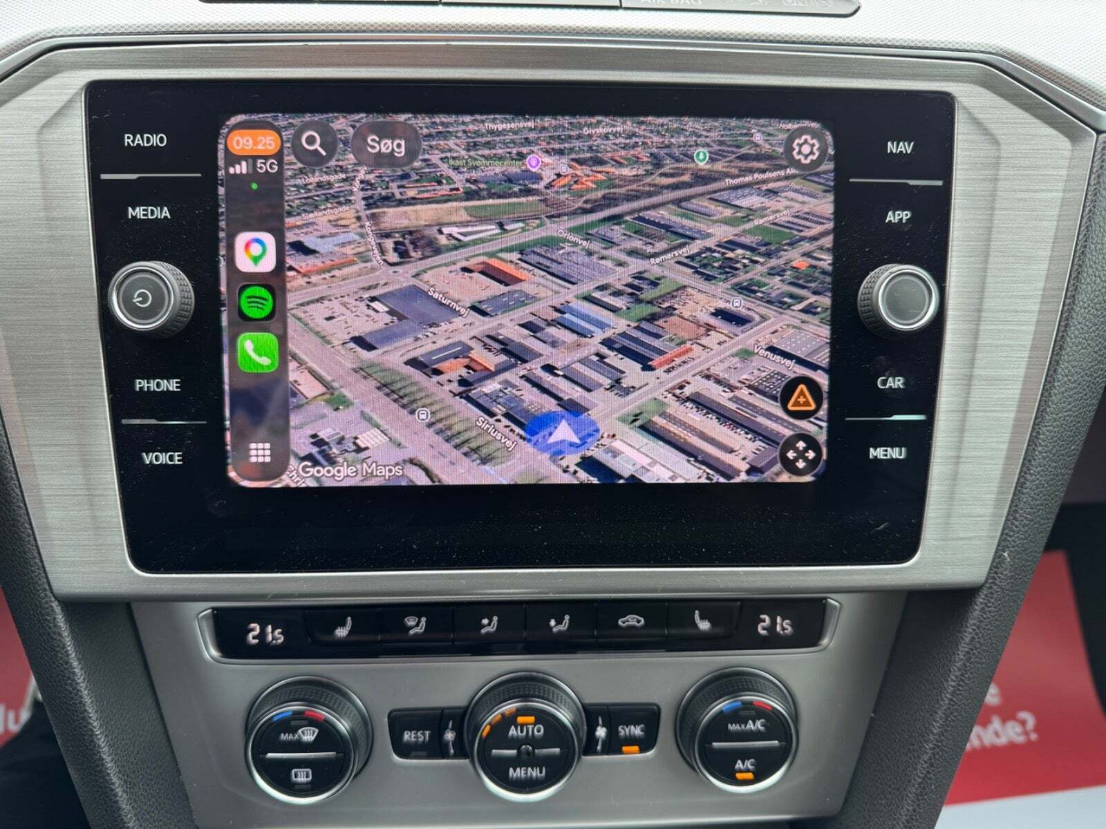 Hvid VW Passat fra 2017