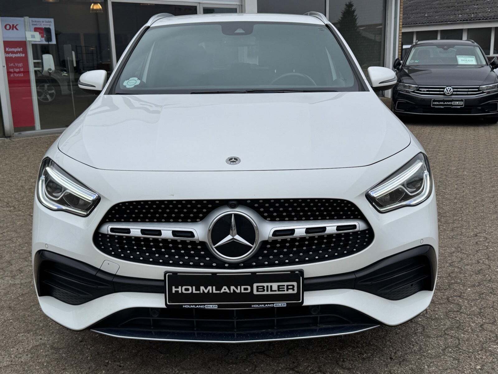 Hvid Mercedes GLA250 e fra 2021