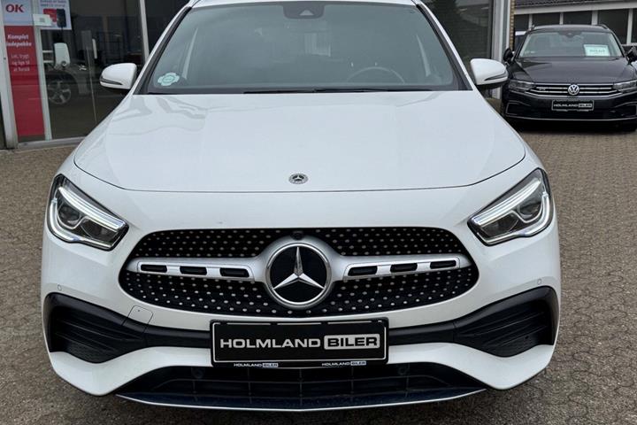Hvid Mercedes GLA250 e fra 2021