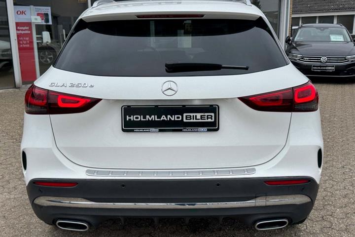 Hvid Mercedes GLA250 e fra 2021