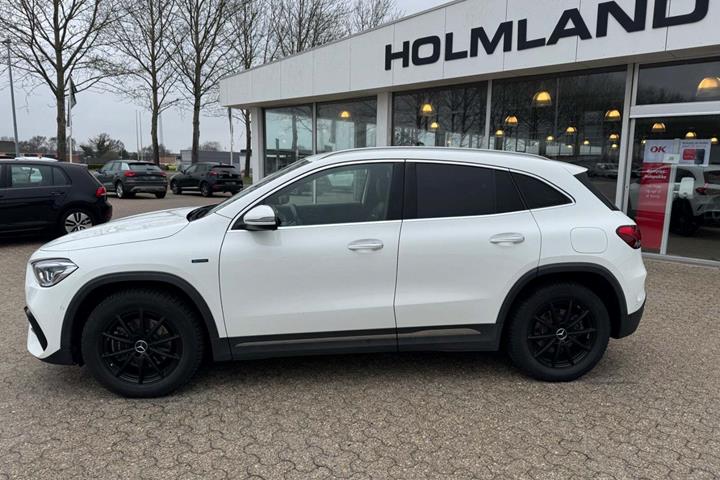 Hvid Mercedes GLA250 e fra 2021