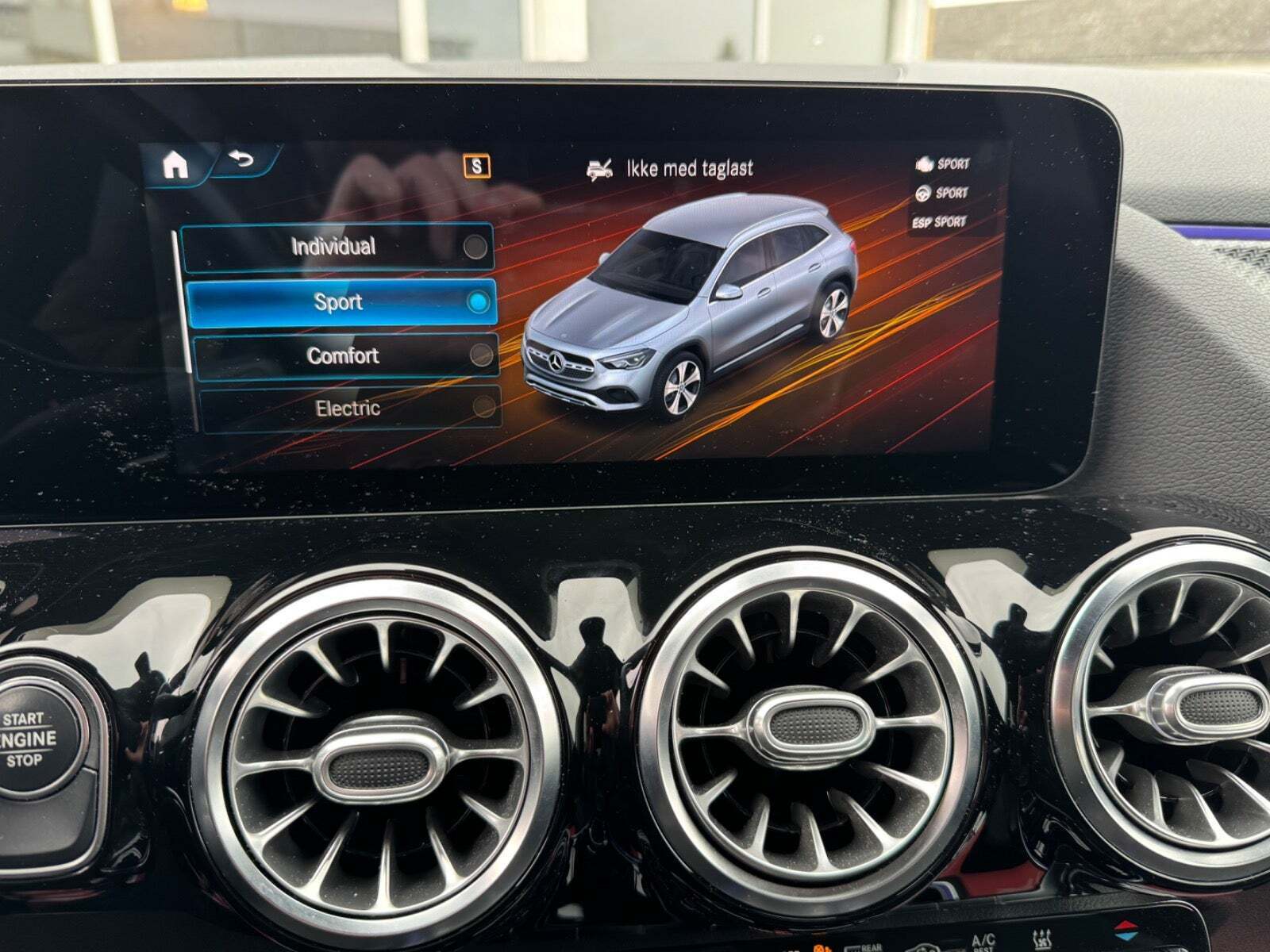 Hvid Mercedes GLA250 e fra 2021