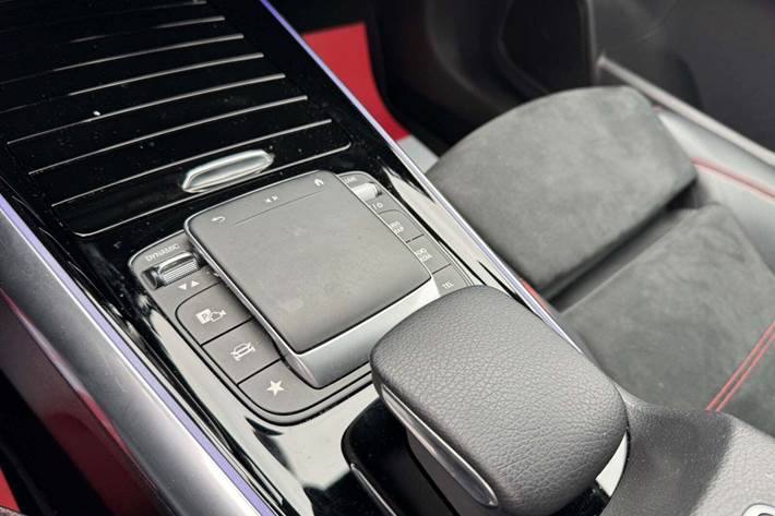 Hvid Mercedes GLA250 e fra 2021