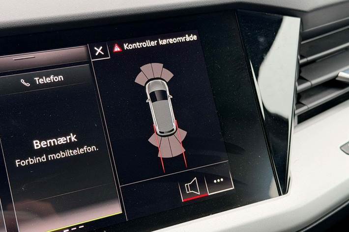 Sølv Audi Q4 e-tron fra 2023