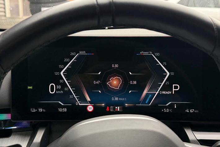 Hvid BMW i5 fra 2025