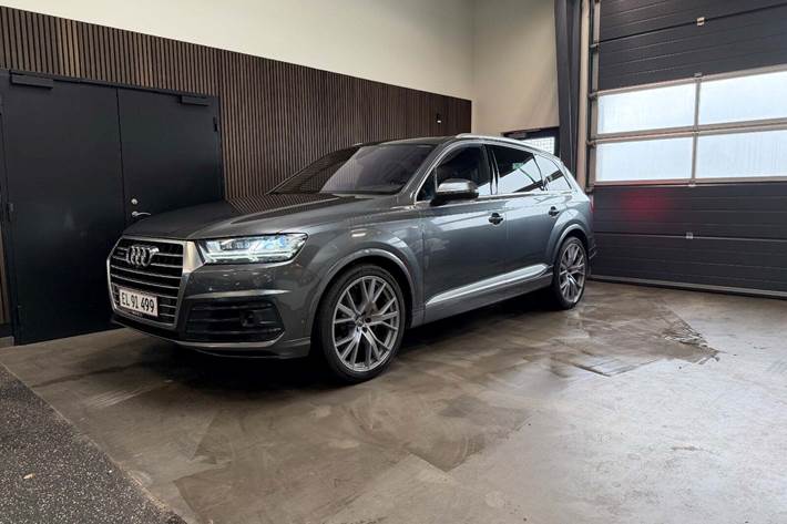 Grå Audi Q7 fra 2017