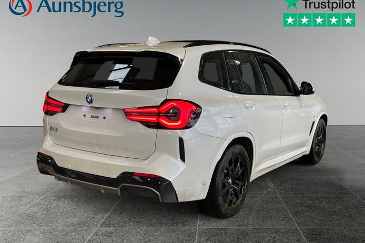 Hvid BMW iX3 fra 2022