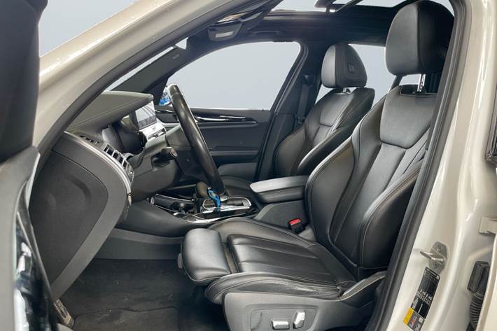 Hvid BMW iX3 fra 2022