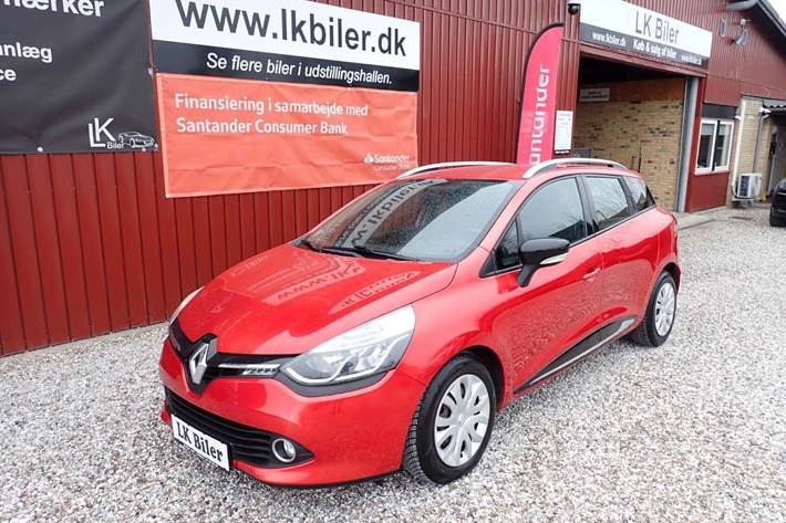 Rød Renault Clio IV fra 2014 set udefra