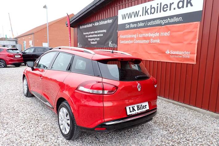 Rød Renault Clio IV fra 2014