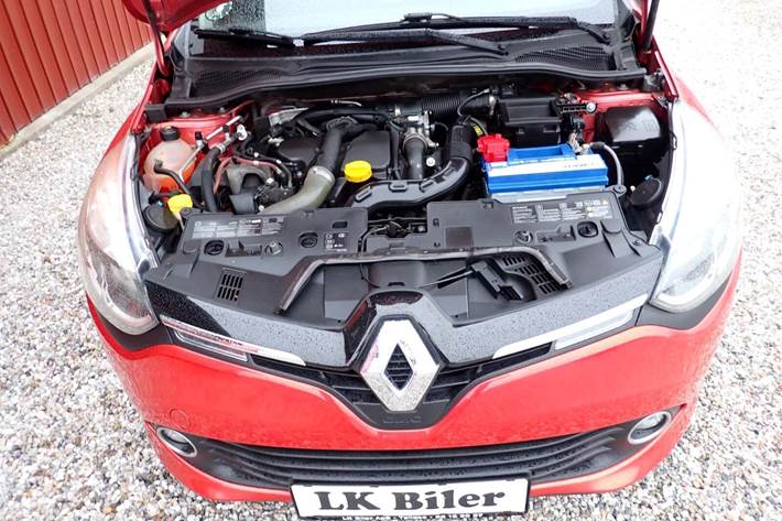 Rød Renault Clio IV fra 2014