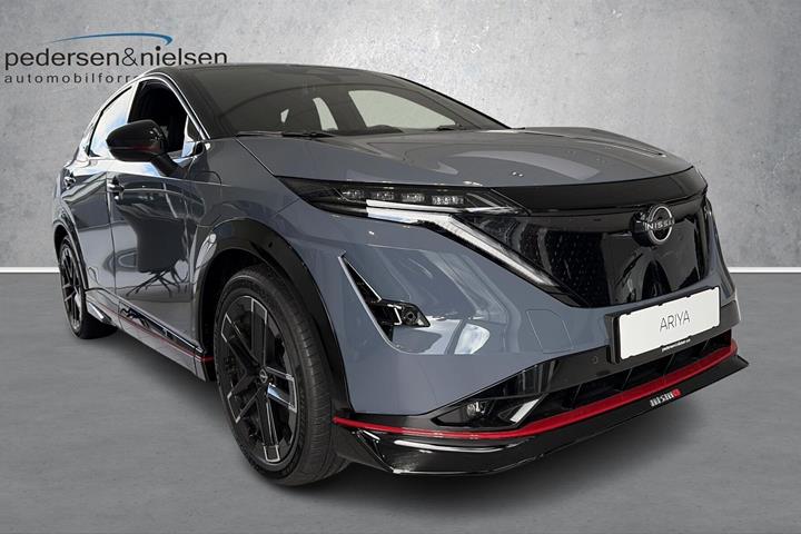Grå Nissan Ariya fra 2026 set udefra