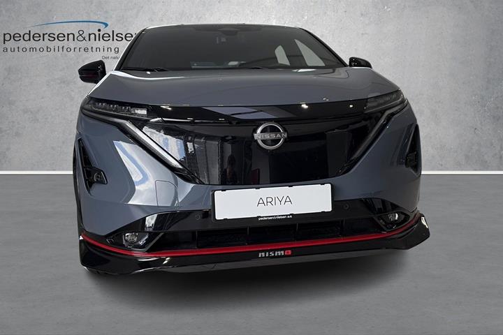Grå Nissan Ariya fra 2026