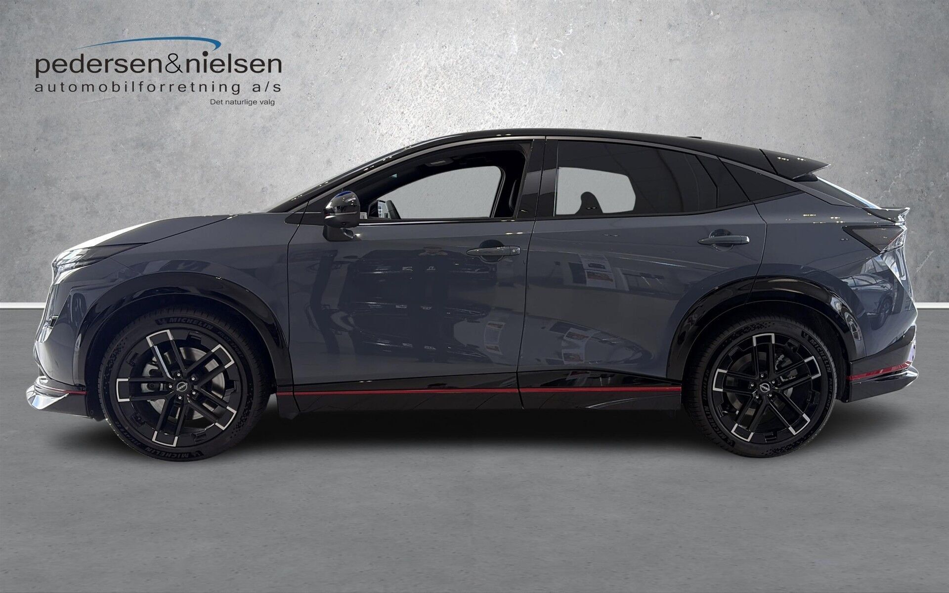 Grå Nissan Ariya fra 2026
