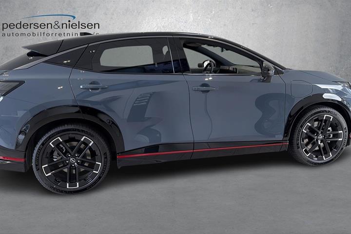 Grå Nissan Ariya fra 2026