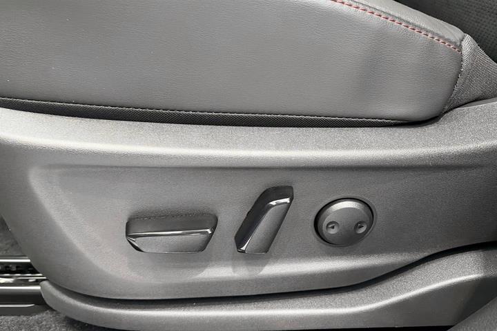 Grå Nissan Ariya fra 2026