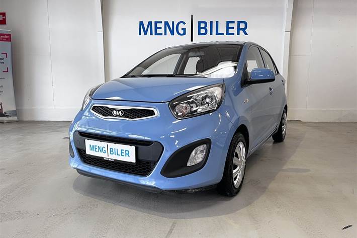 Blå Kia Picanto fra 2013 set udefra