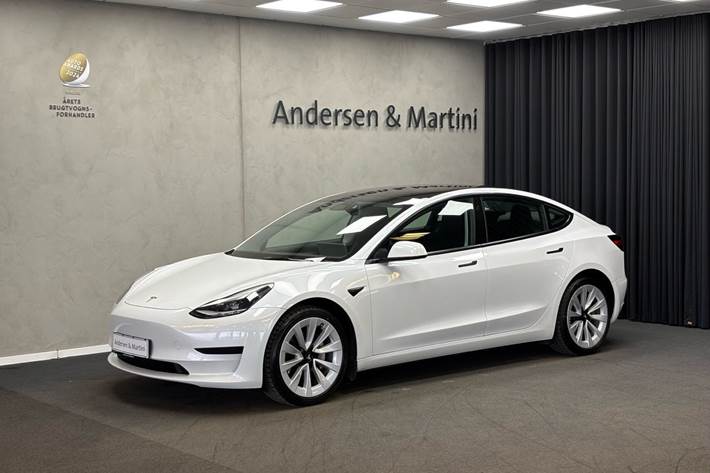 Hvid Tesla Model 3 fra 2021