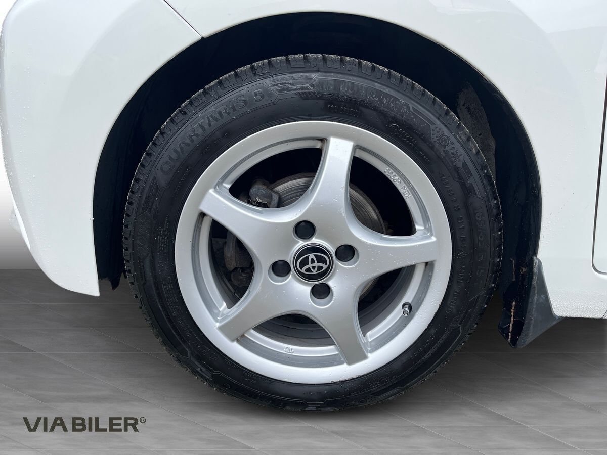 Hvid Toyota Aygo fra 2017