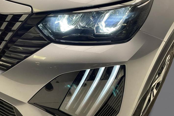 Grå Peugeot e-2008 fra 2025