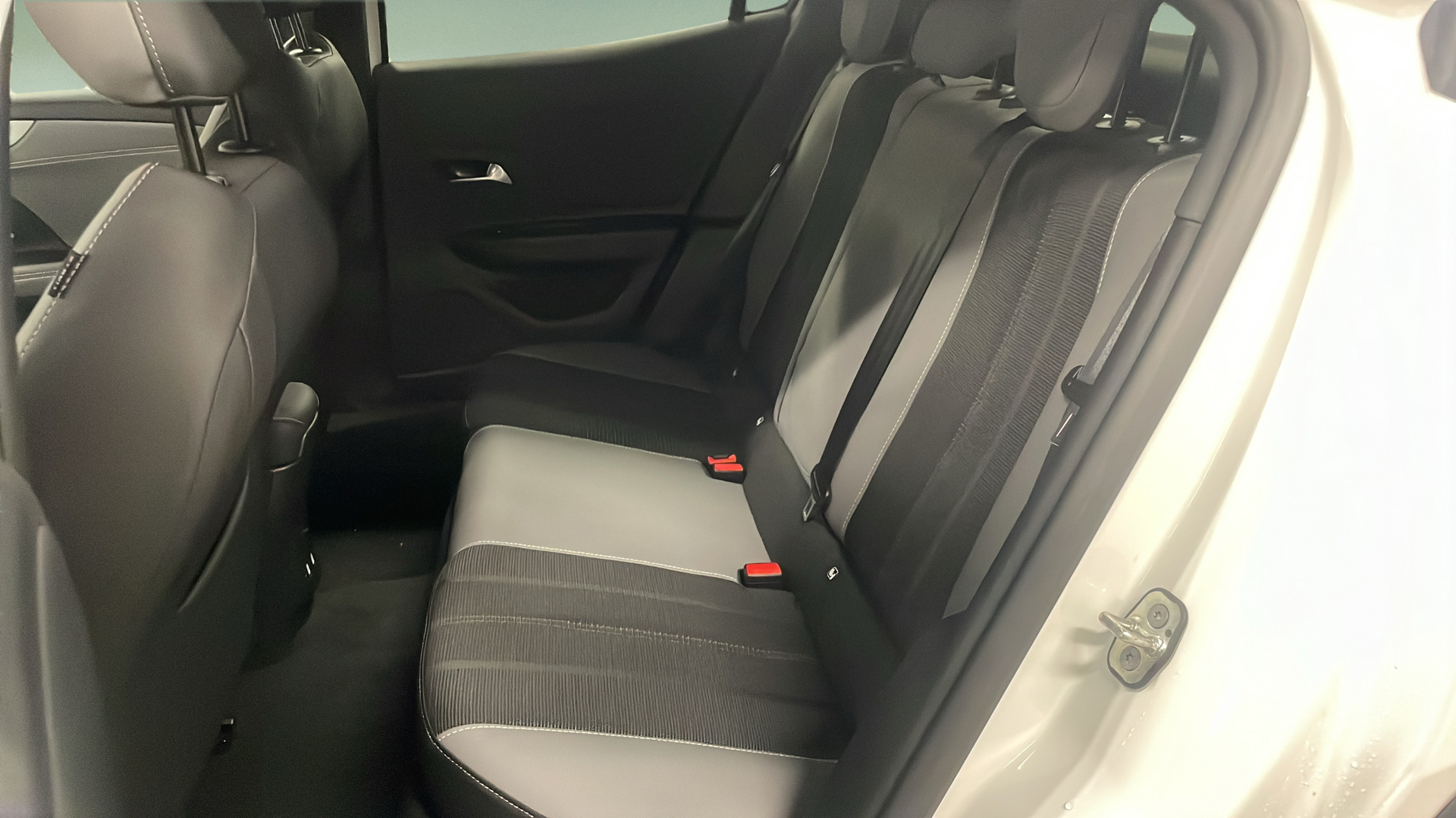 Hvid Opel Mokka-e fra 2023